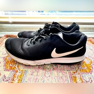 Nike Running Women’s Black Size 8 1/2 Tennis Shoes
